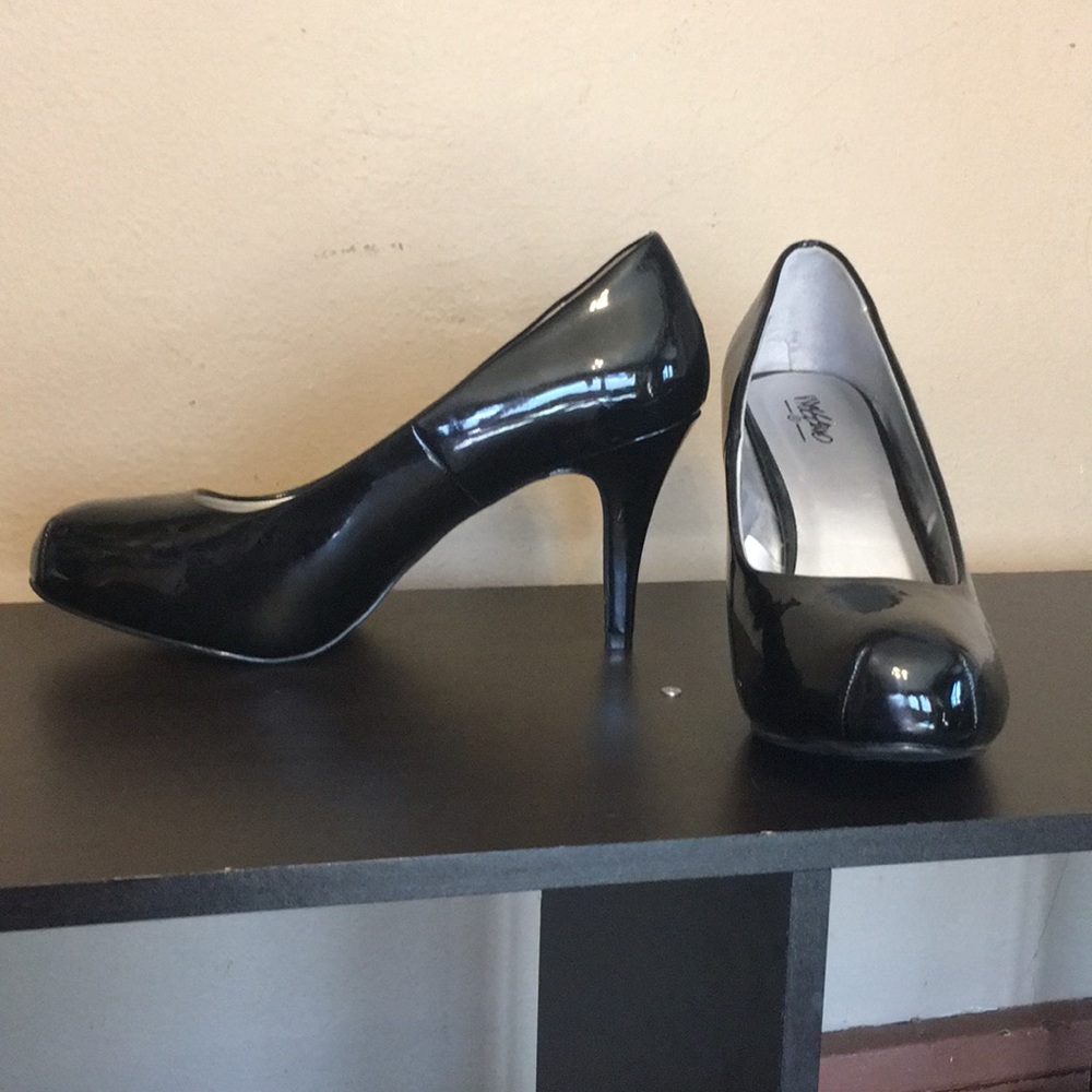 NWOT - Black heals